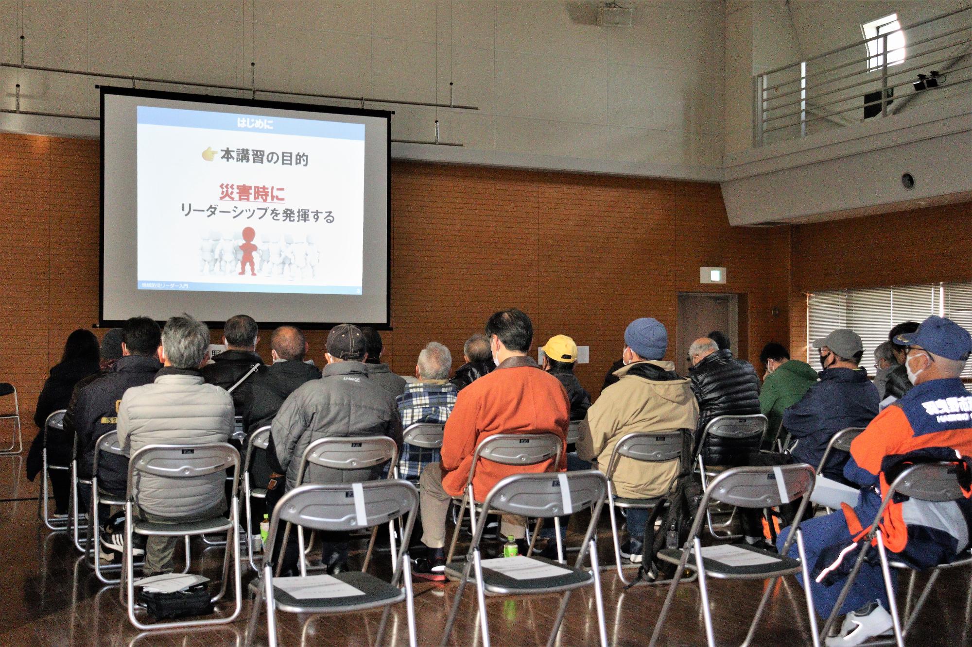 地区リーダーの重要性等についての座学の様子