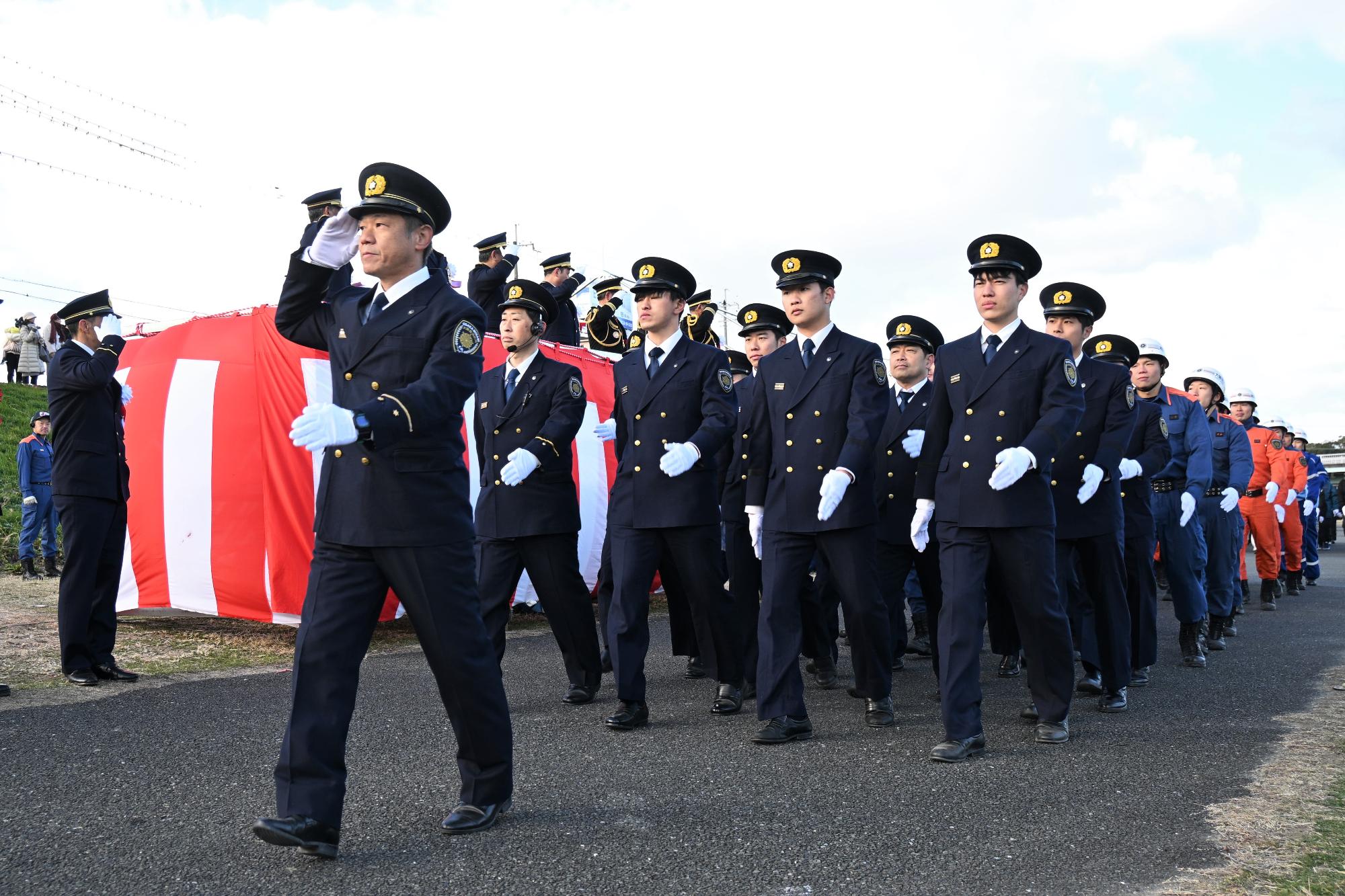 大阪南消防組合の徒歩部隊の行進