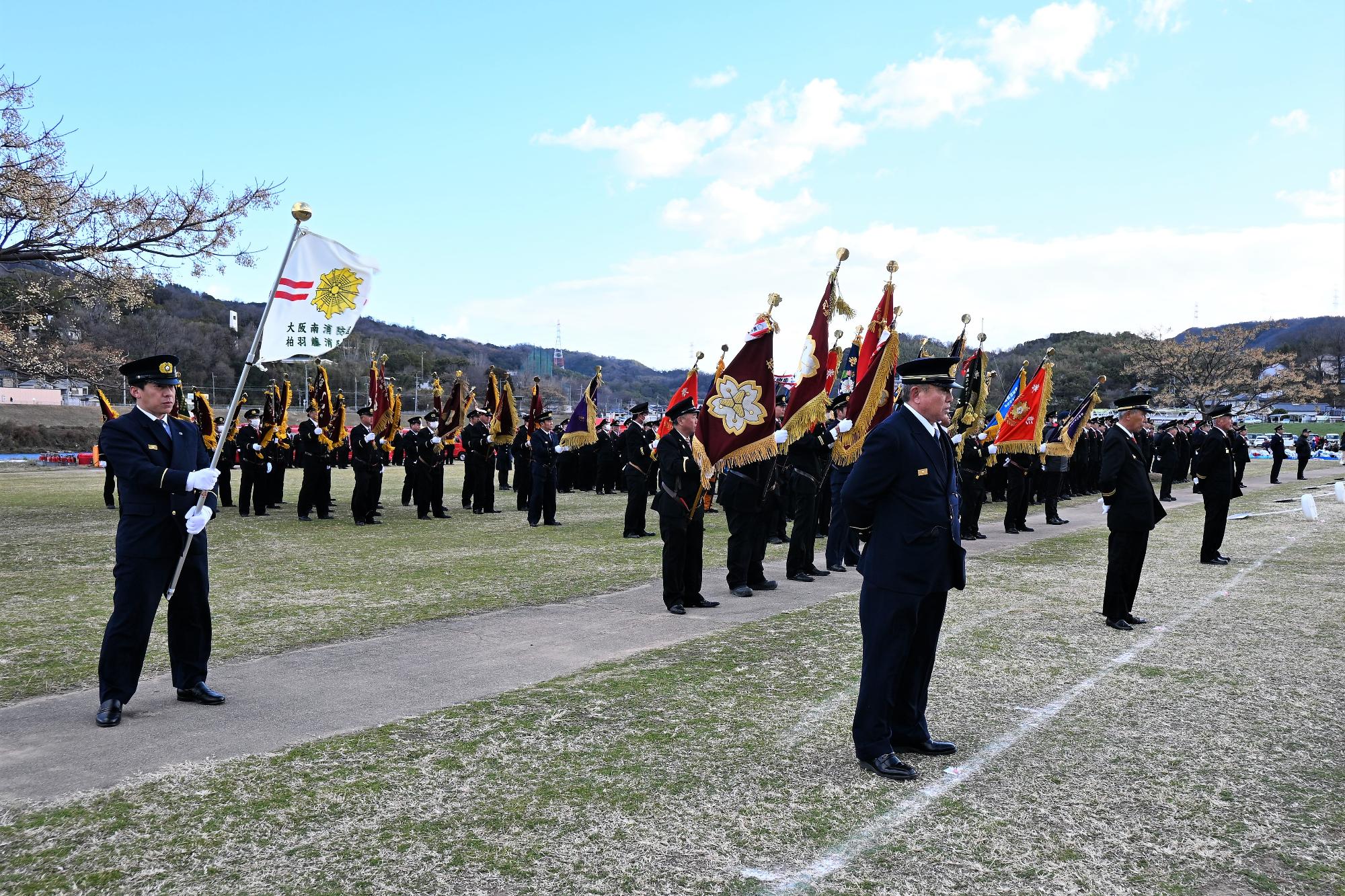 出初式会場に整列する参加者の様子