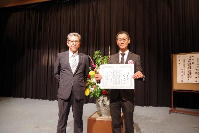 局長と受賞者